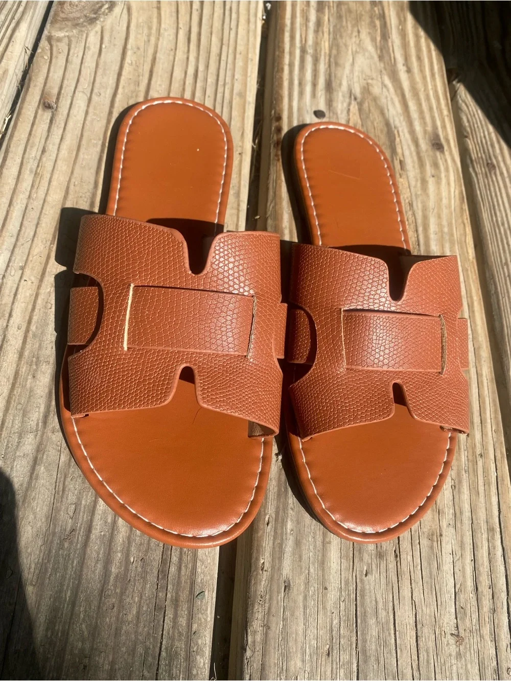 ⭐️ Cognac Brown Cutout Slides⭐️
